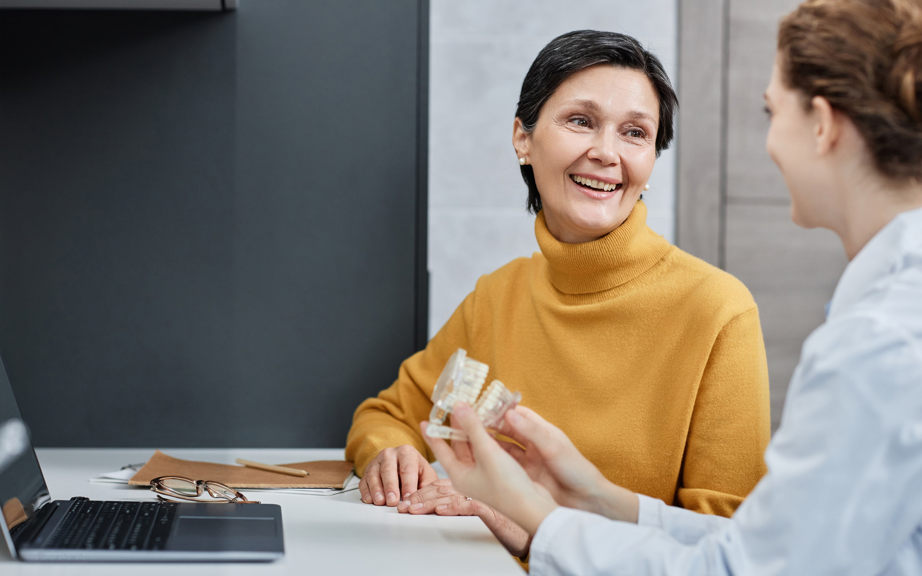 Signs of a failing dental implant